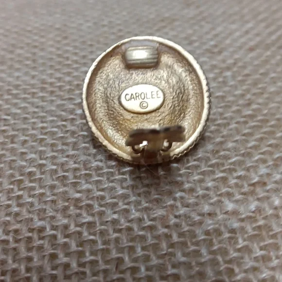 Carolee faux pearl clip earrings - Picture 4 of 5